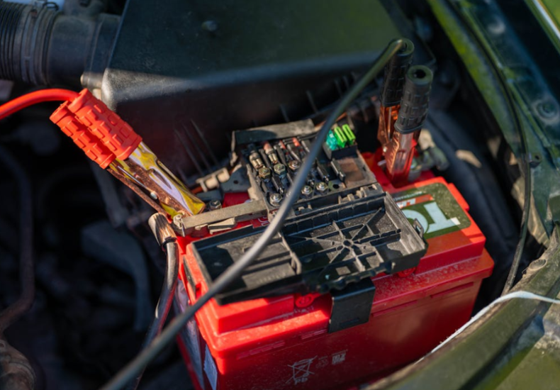 Jual Aki Mobil Jakarta Barat dengan layanan cek dan ganti aki mobil di bengkel profesional